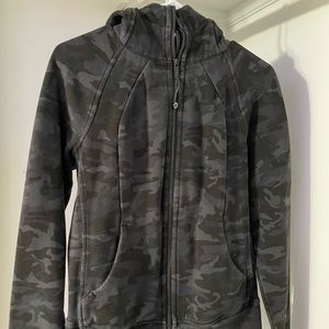 Lululemon Scuba Full Zip Hoodie in Camo- Size 8
